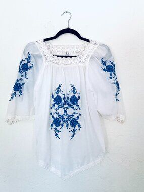 VINTAGE Lightweight Blue Floral Crotchet Boho Peasant Top Sz M-L